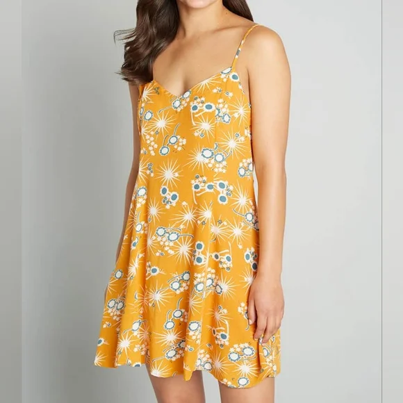 NEW Modcloth On Cloud Nineties Shift Dress Sunglasses Print Yellow Women M - Picture 4 of 11